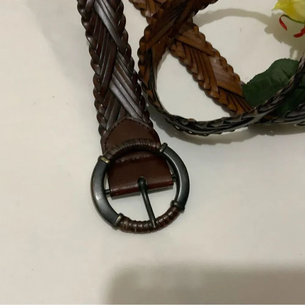 GAP brown woven leather belt / brass buckle Size M - Picture 3 of 9